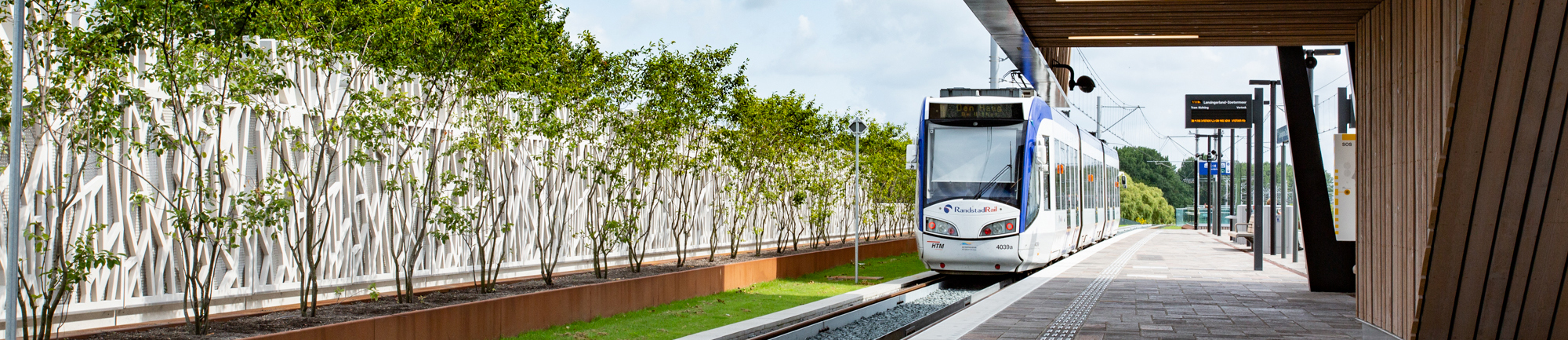 RandstadRail Lansingerland-Zoetermeer een uniek station met groen verblijfsdak